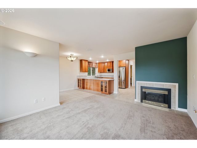 245 W ST JAMES Pl, Longview, WA 98632