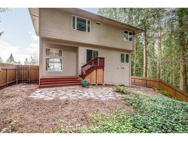 245 W ST JAMES Pl, Longview, WA 98632