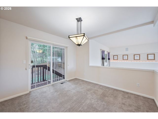 245 W ST JAMES Pl, Longview, WA 98632