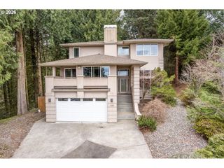245 W ST JAMES Pl, Longview, WA 98632