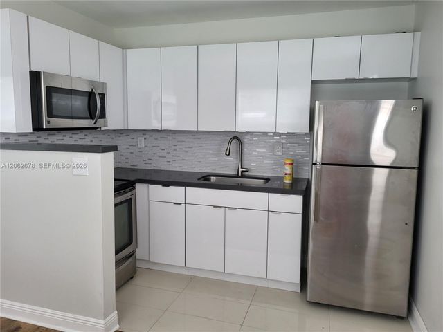 35 NE 13th Street 1, Fort Lauderdale, FL 33304