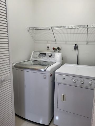 35 NE 13th Street 1, Fort Lauderdale, FL 33304