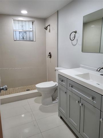 35 NE 13th Street 1, Fort Lauderdale, FL 33304