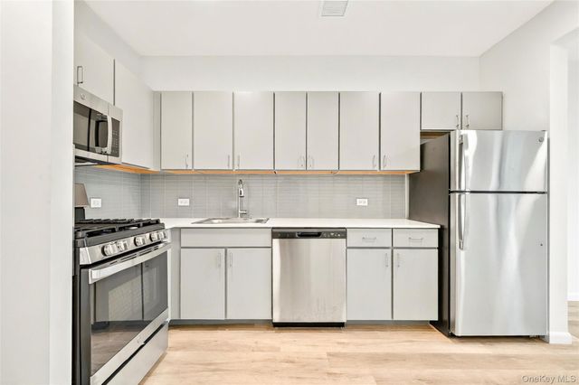 1715A Lacombe Avenue 3B, Bronx, NY 10473