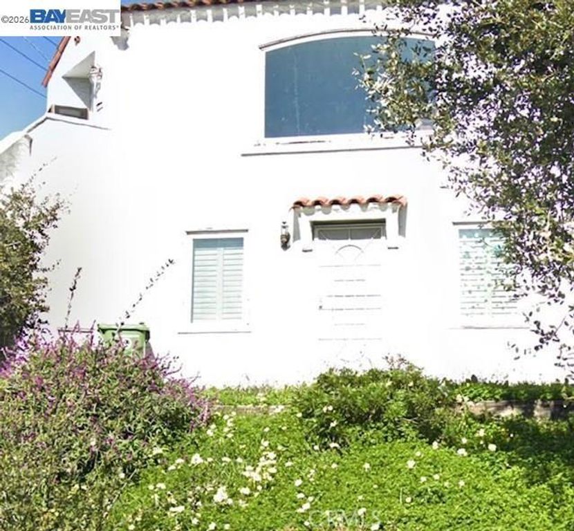 Image 2 of property listing at 8400 Golf Links Rd, Oakland, CA 94605