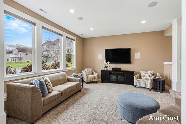 8232 Park West Drive, Jenison, MI 49428