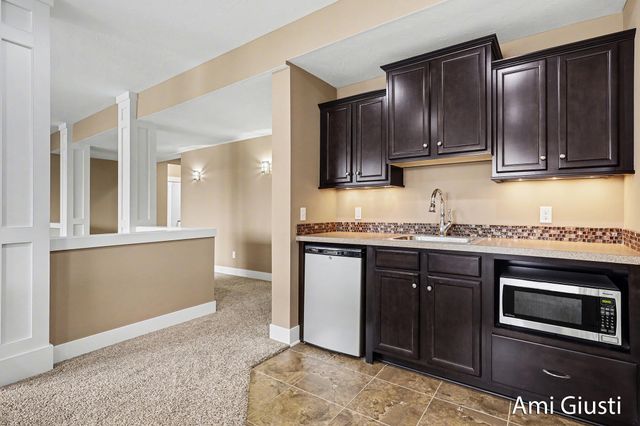 8232 Park West Drive, Jenison, MI 49428