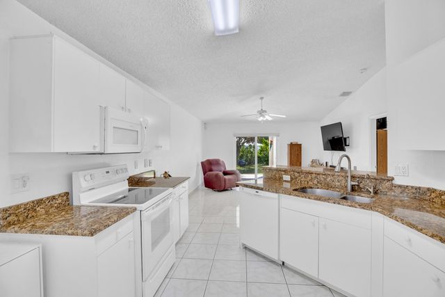 206 10th Court, Vero Beach, FL 32962