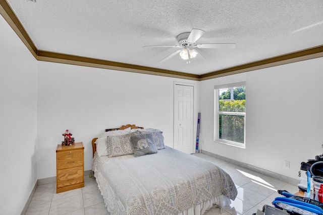 206 10th Court, Vero Beach, FL 32962