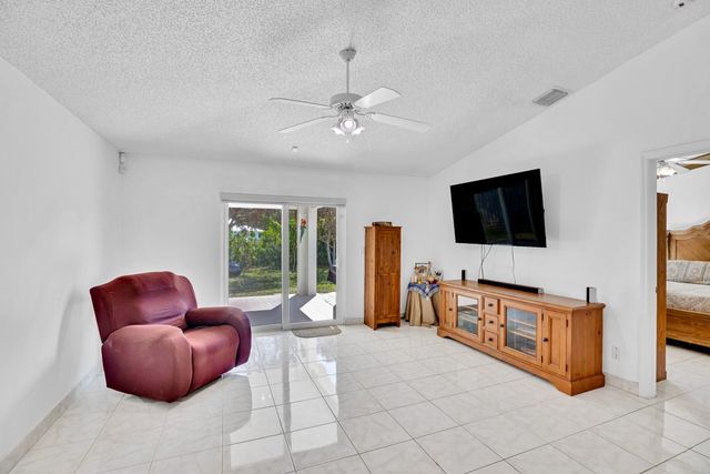 206 10th Court, Vero Beach, FL 32962