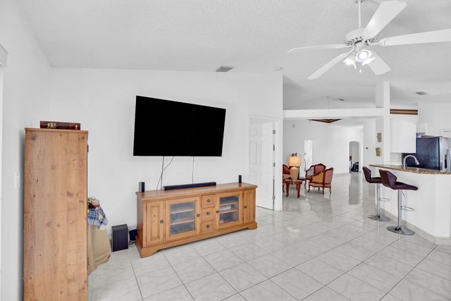 206 10th Court, Vero Beach, FL 32962