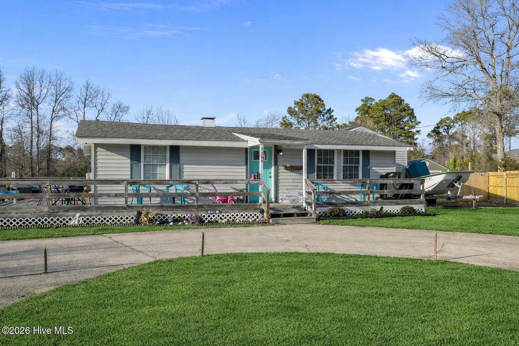 1768 Highway 24, Newport, NC 28570