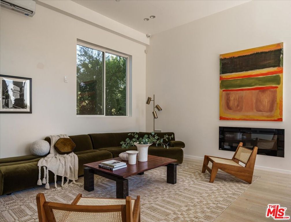 2309 Cove Avenue, Los Angeles, CA 90039 — photo 2
