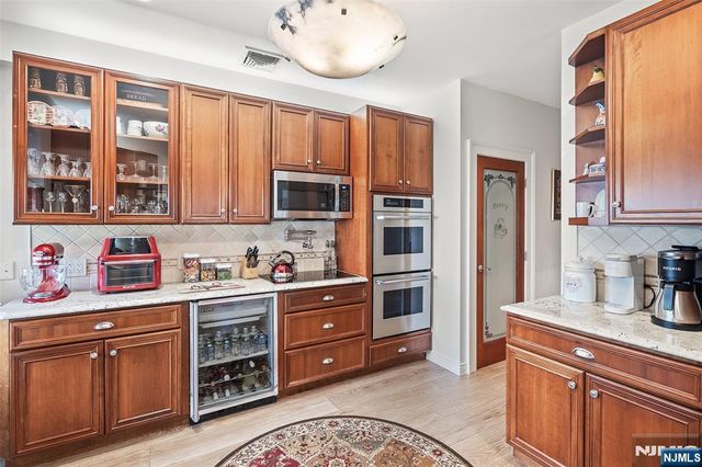 290 Clinton Place, Hackensack, NJ 07601