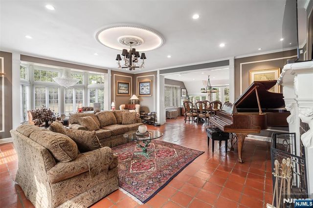 290 Clinton Place, Hackensack, NJ 07601