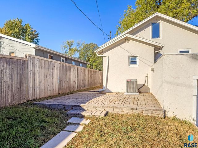 128 N Lake Ave Avenue, Sioux Falls, SD 57104