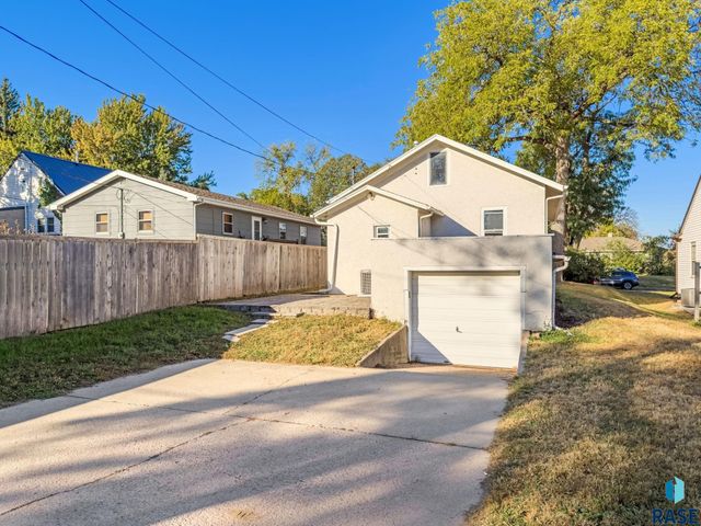 128 N Lake Ave Avenue, Sioux Falls, SD 57104