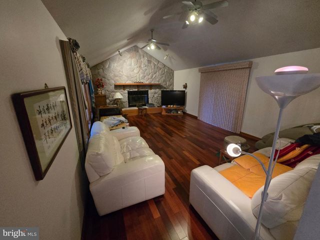 2276 S VALLEY FORGE RD, Lansdale, PA 19446