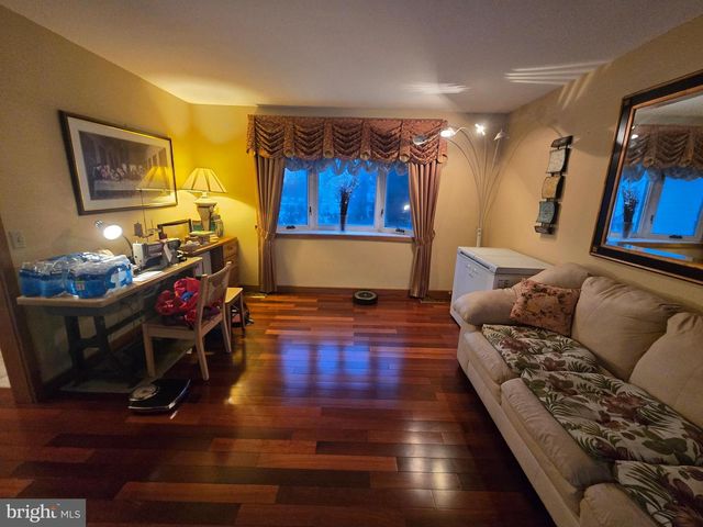 2276 S VALLEY FORGE RD, Lansdale, PA 19446