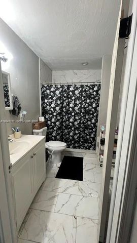 3000 N 72nd Way, Hollywood, FL 33024