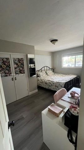 3000 N 72nd Way, Hollywood, FL 33024