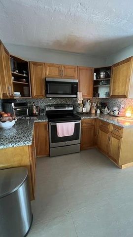 3000 N 72nd Way, Hollywood, FL 33024