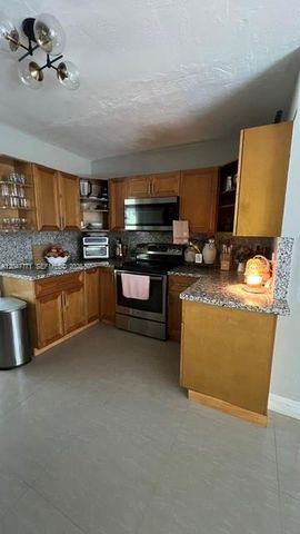 3000 N 72nd Way, Hollywood, FL 33024