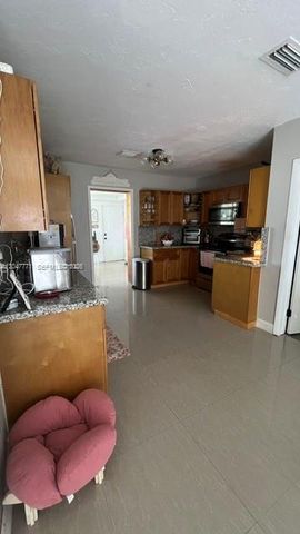 3000 N 72nd Way, Hollywood, FL 33024