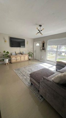 3000 N 72nd Way, Hollywood, FL 33024