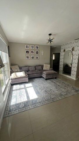 3000 N 72nd Way, Hollywood, FL 33024