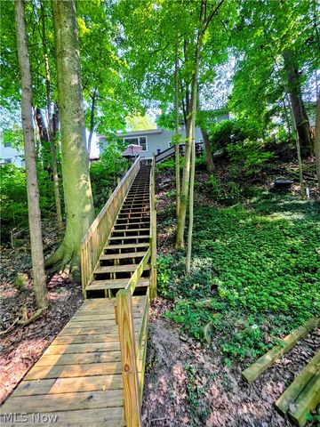 1585 Kingsley Avenue, Akron, OH 44313