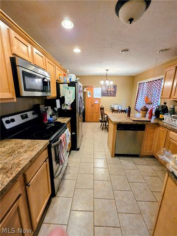 1585 Kingsley Avenue, Akron, OH 44313