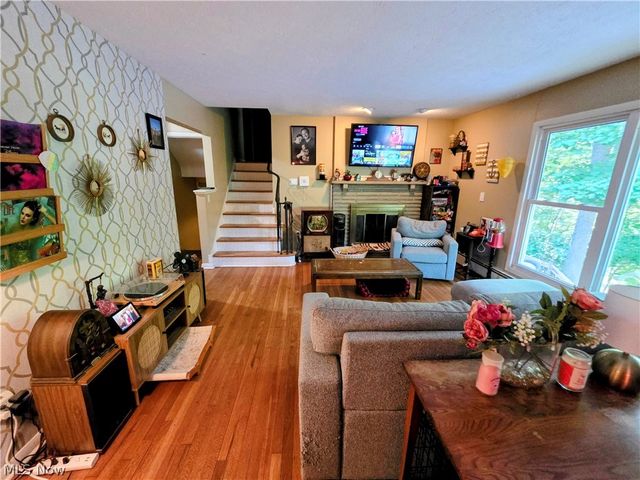 1585 Kingsley Avenue, Akron, OH 44313