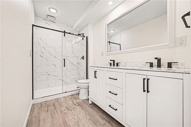 2805 Castle Drive, Independence, MO 64057