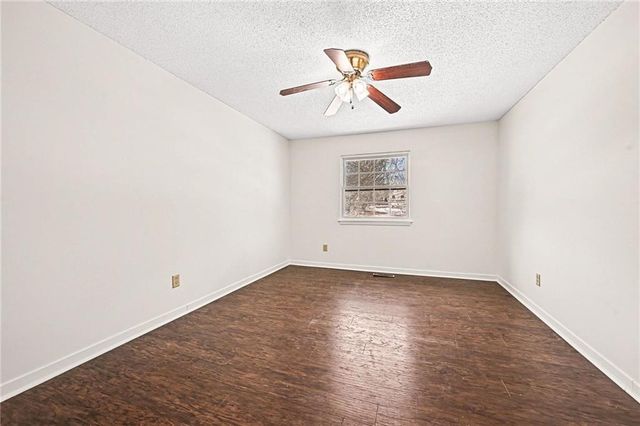 2805 Castle Drive, Independence, MO 64057