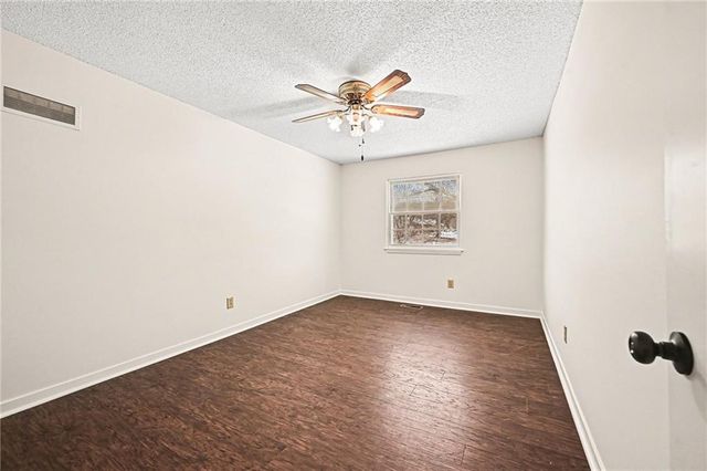 2805 Castle Drive, Independence, MO 64057