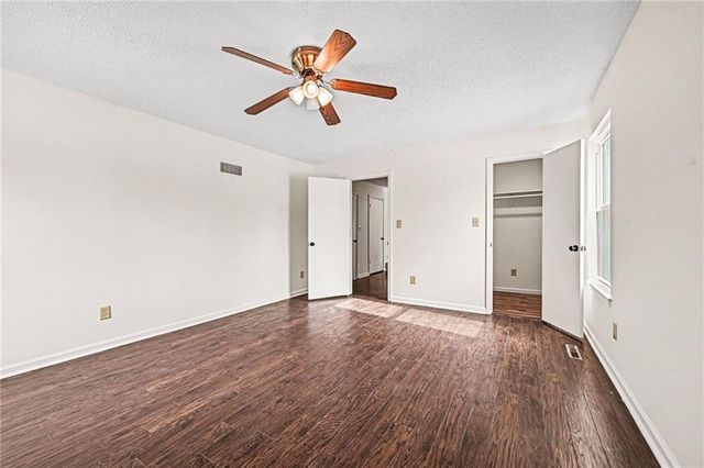 2805 Castle Drive, Independence, MO 64057