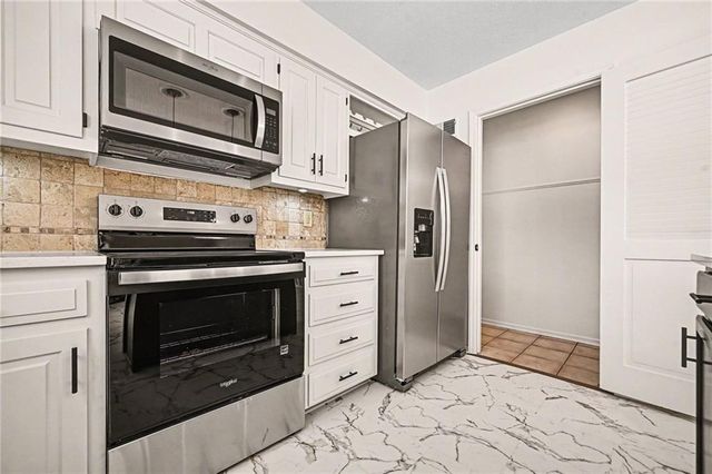 2805 Castle Drive, Independence, MO 64057