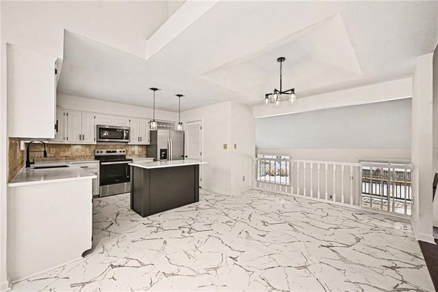 2805 Castle Drive, Independence, MO 64057