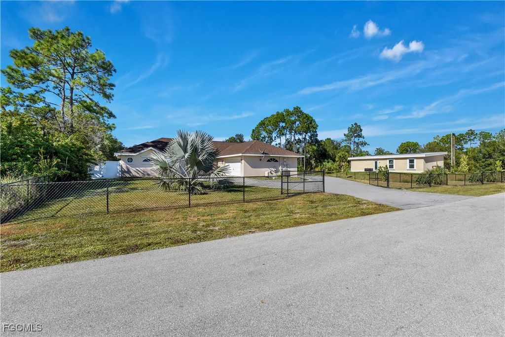 521 Grant AVE, Lehigh Acres, FL 33972
