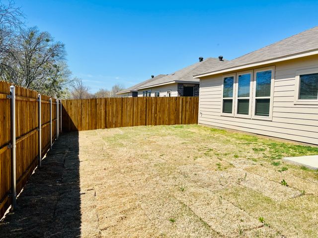 812 Peaceful Brook Drive, Fort Worth, TX 76140