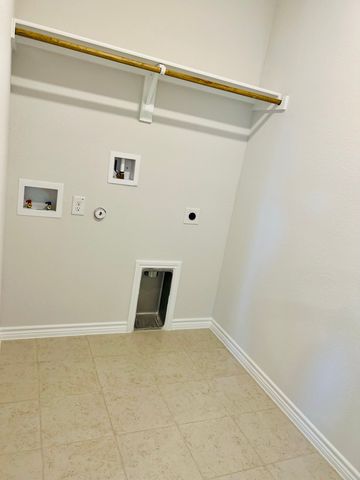 812 Peaceful Brook Drive, Fort Worth, TX 76140