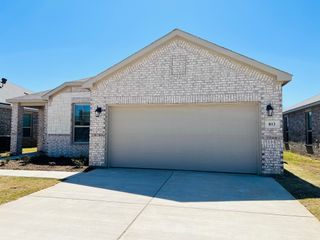 812 Peaceful Brook Drive, Fort Worth, TX 76140