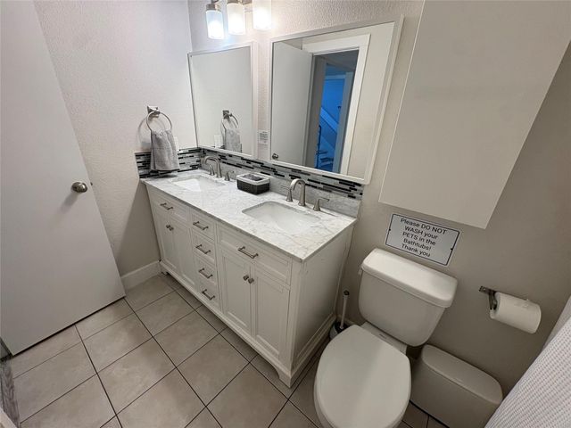 553 Demarett DR, Point Venture, TX 78645