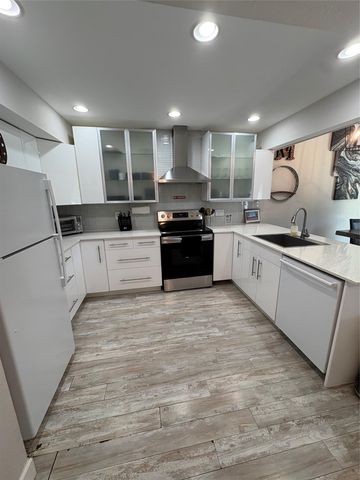 553 Demarett DR, Point Venture, TX 78645