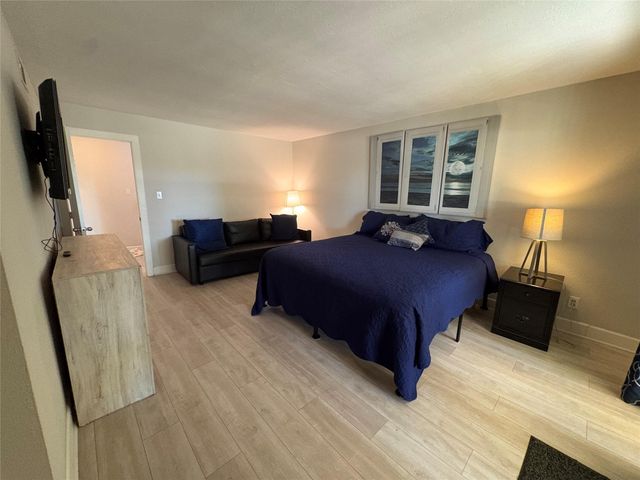553 Demarett DR, Point Venture, TX 78645