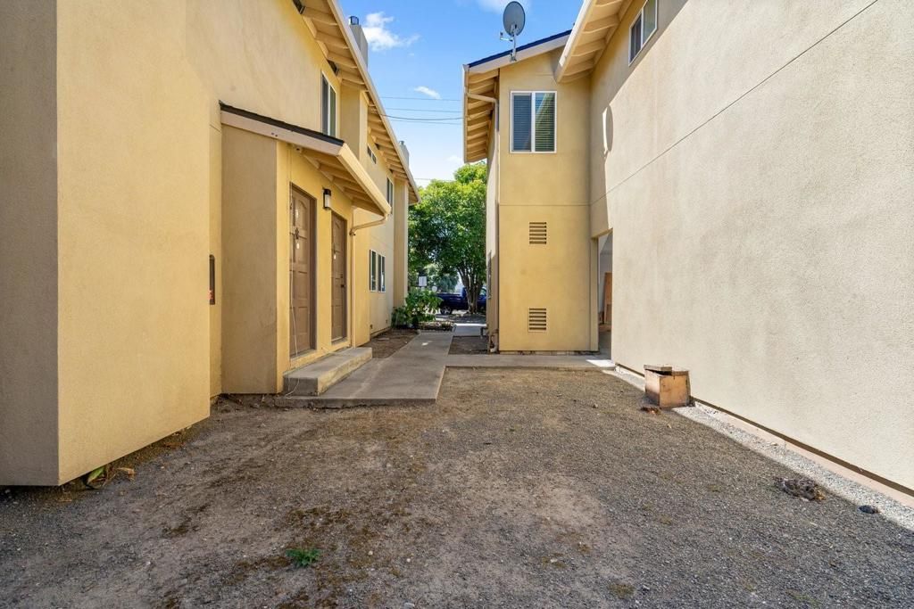 Image 5 of property listing at 3851 Blackford Avenue, San Jose, CA 95117
