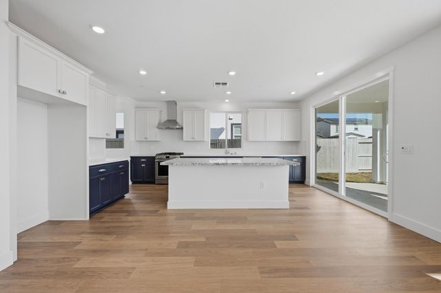 7064 Carbone Dr, Roseville, CA 95747