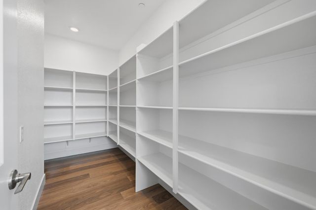 7064 Carbone Dr, Roseville, CA 95747