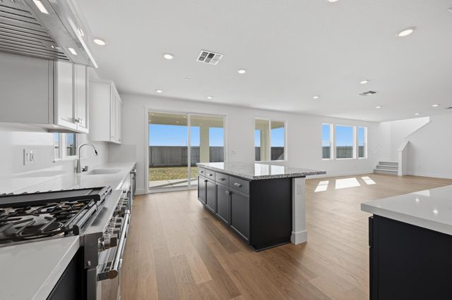 7064 Carbone Dr, Roseville, CA 95747